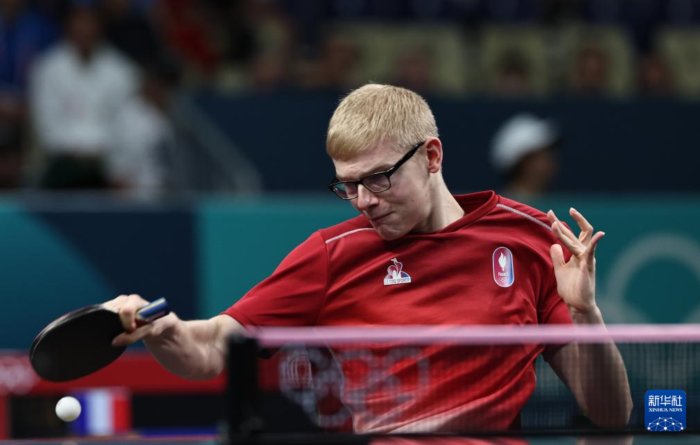 成低平球传 成低平球传